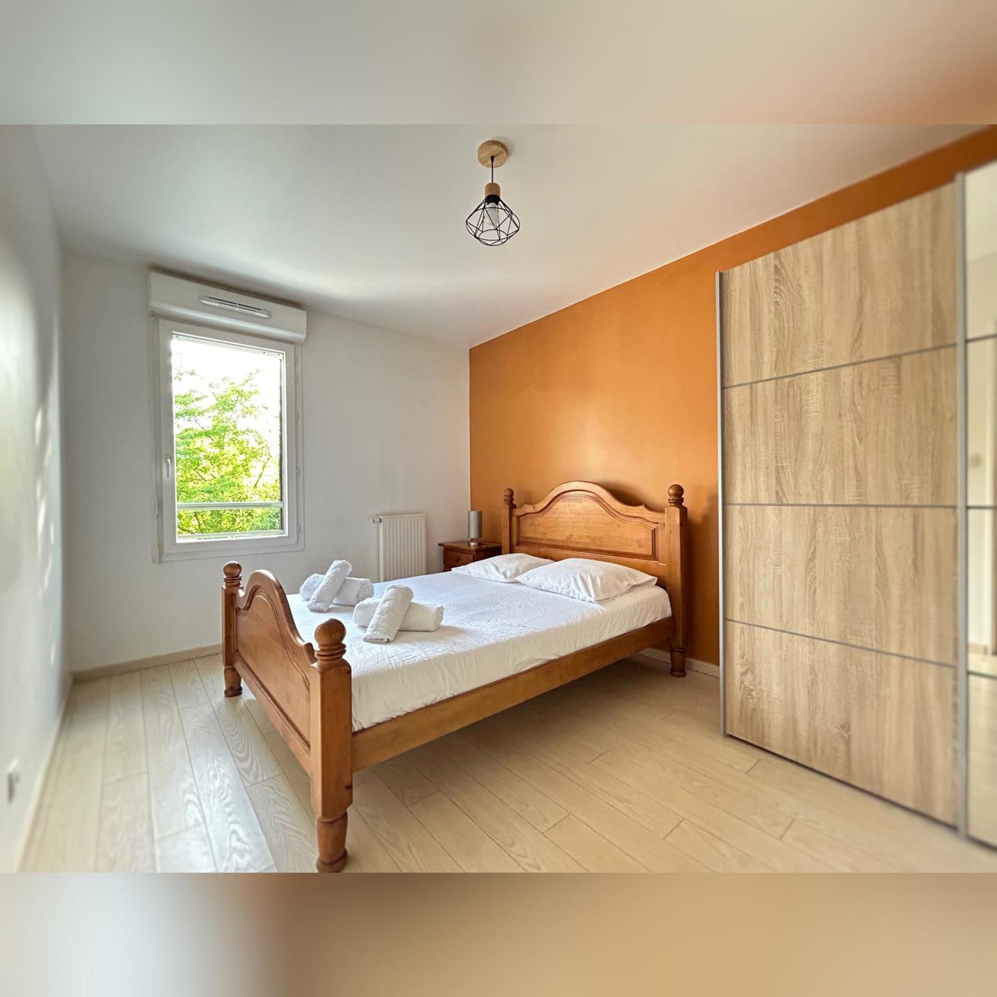 Le Duplex Chessy - 15Min From Disneyland - 2 Private Parkings - Garden - Kingsize & Queensize Bed - Supermarket Behind The House Exteriör bild